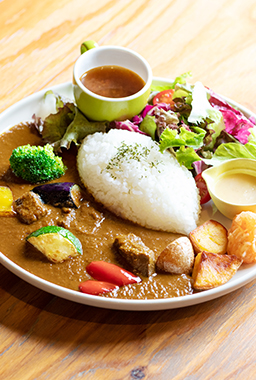さいたま新都心で、地域に愛されるカフェを。老舗焼肉店の挑戦